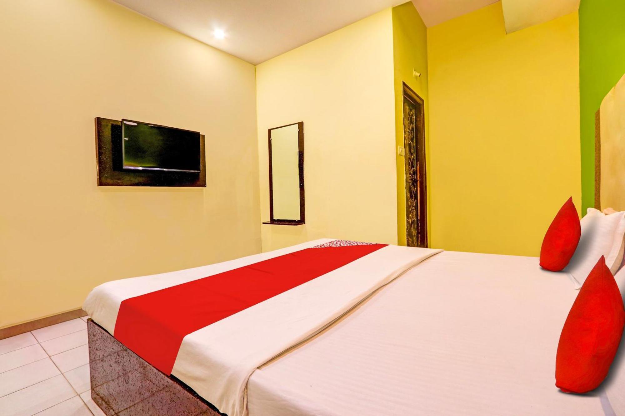 Oyo Flagship Hotel Samruddhi Lodge Nirmal  Luaran gambar