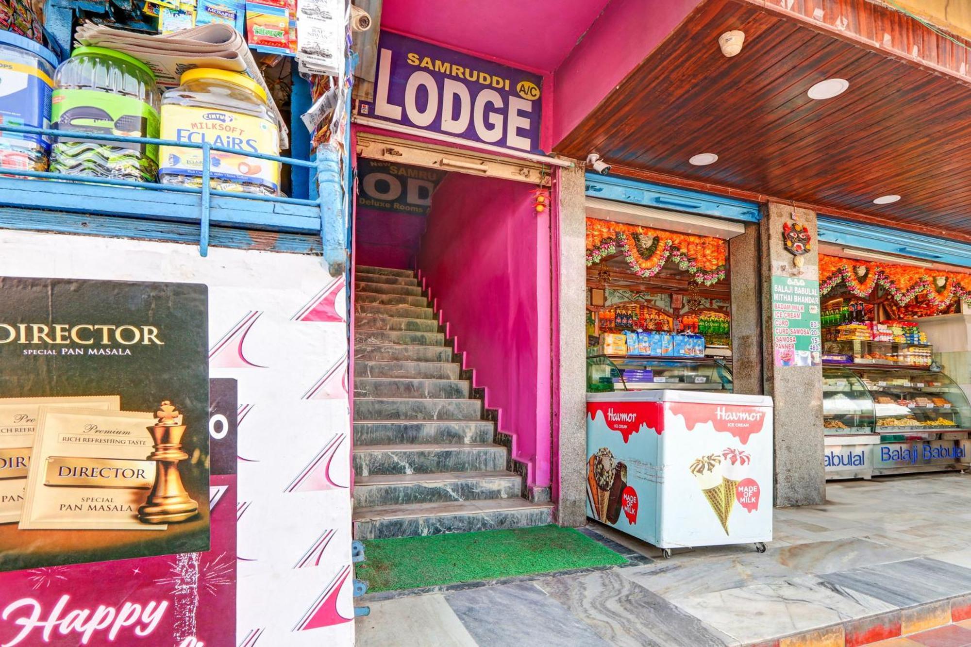 Oyo Flagship Hotel Samruddhi Lodge Nirmal  Luaran gambar